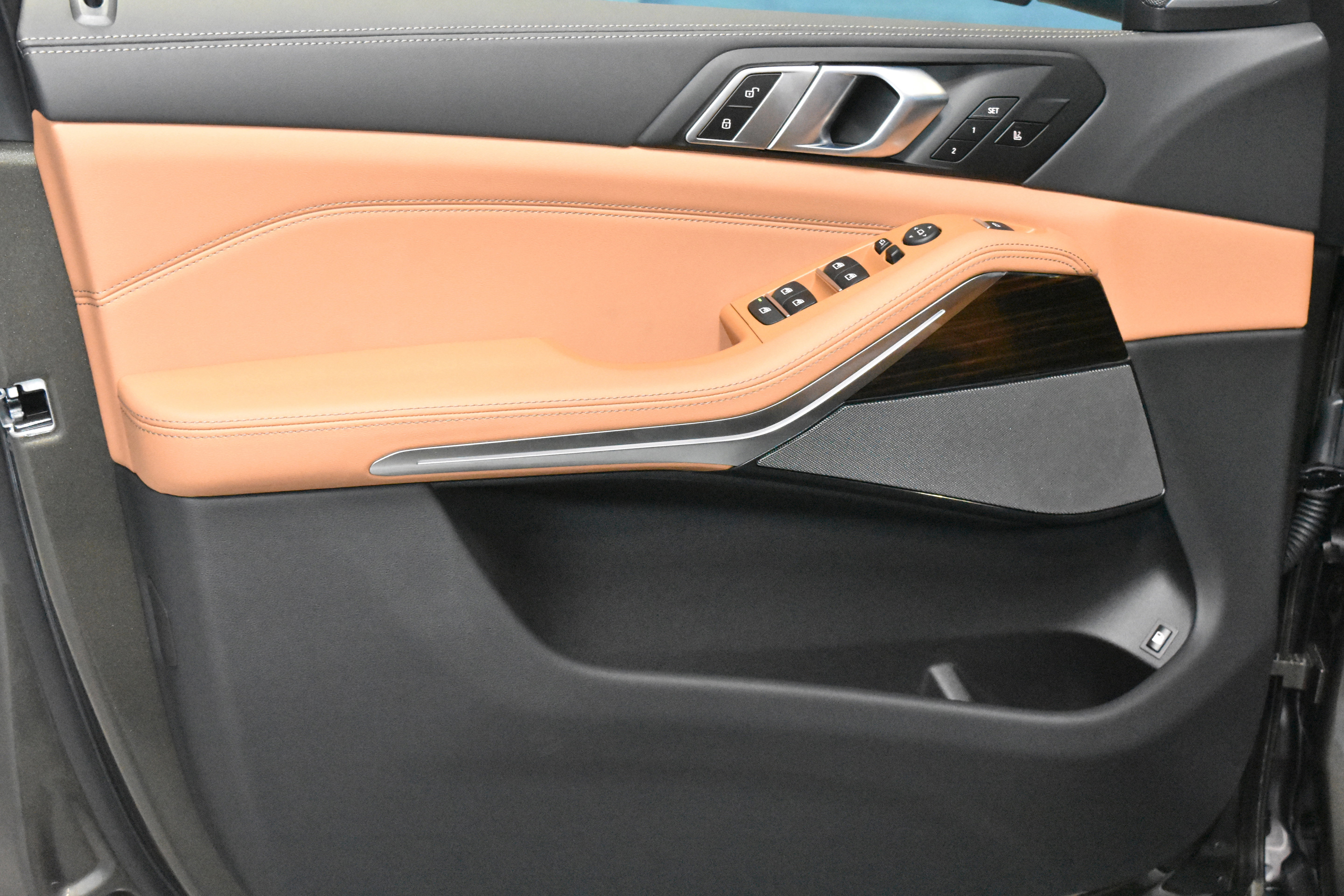 New 2026 BMW X5 xDrive50e w/ Executive Package AWD/4WD image 3