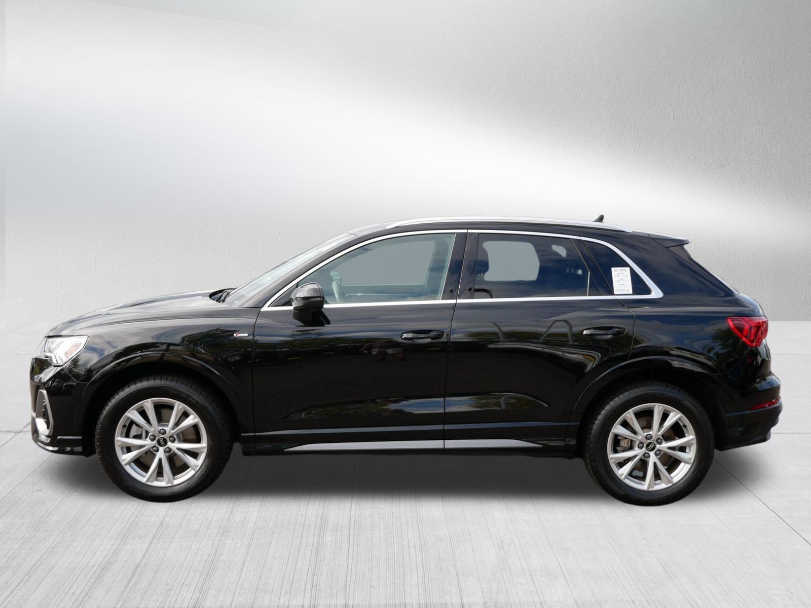 Used 2023 Audi Q3 2.0T Premium Plus w/ Premium Plus Package AWD/4WD image 4