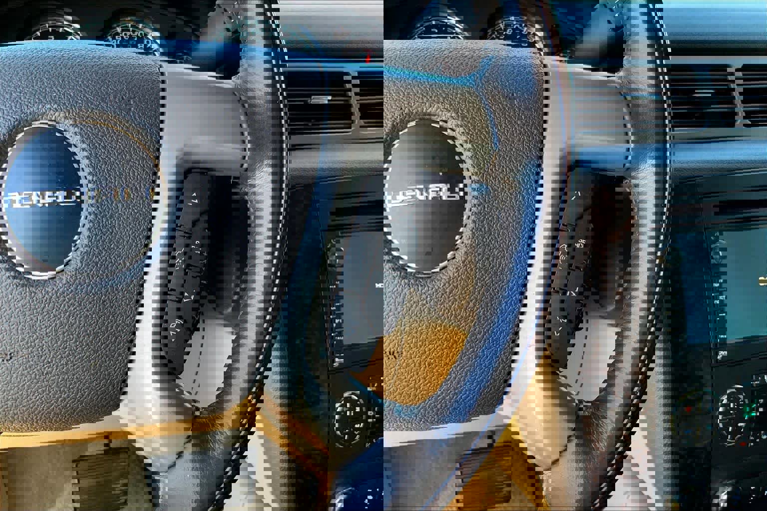 Used 2010 GMC Yukon XL Denali image 23