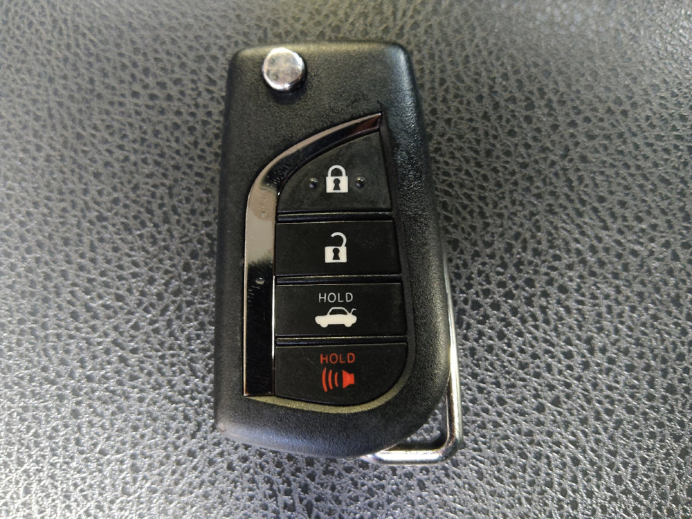 Used 2021 Toyota Camry SE w/ Cold Weather Package image 32