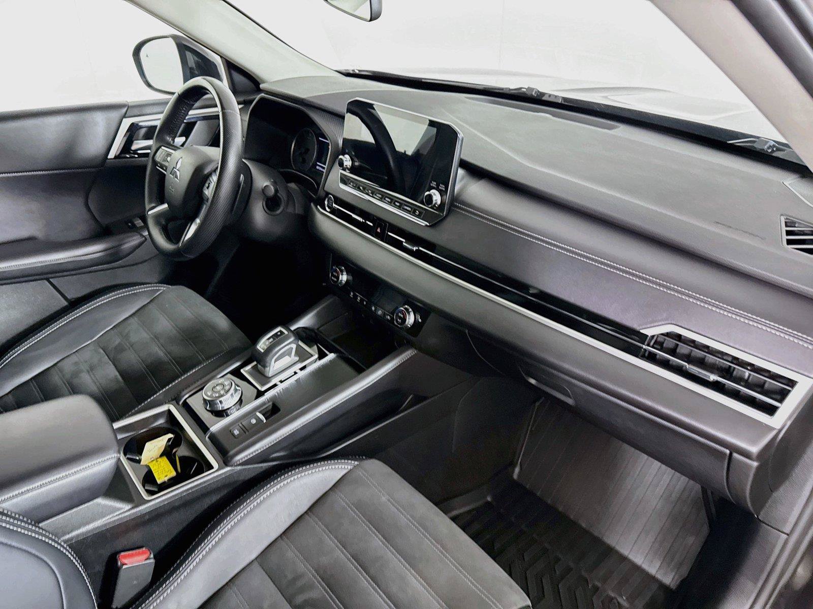 Used 2024 Mitsubishi Outlander SE Black Edition AWD/4WD image 30