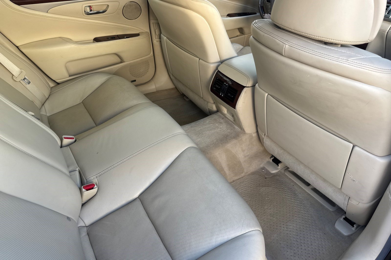 Used 2013 Lexus LS 460 w/ Comfort Pkg RWD image 33