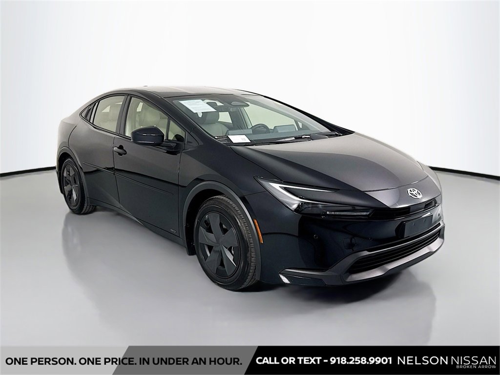 Used 2024 Toyota Prius LE image 3