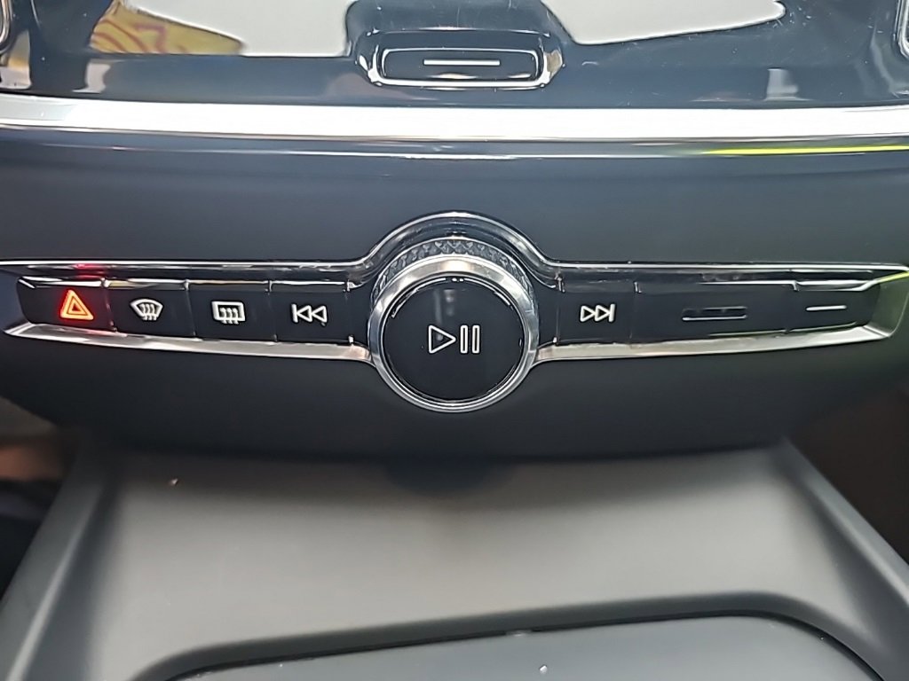 Used 2024 Volvo S60 B5 Core image 19