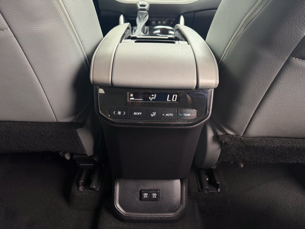 Used 2021 Toyota Highlander L FWD image 36