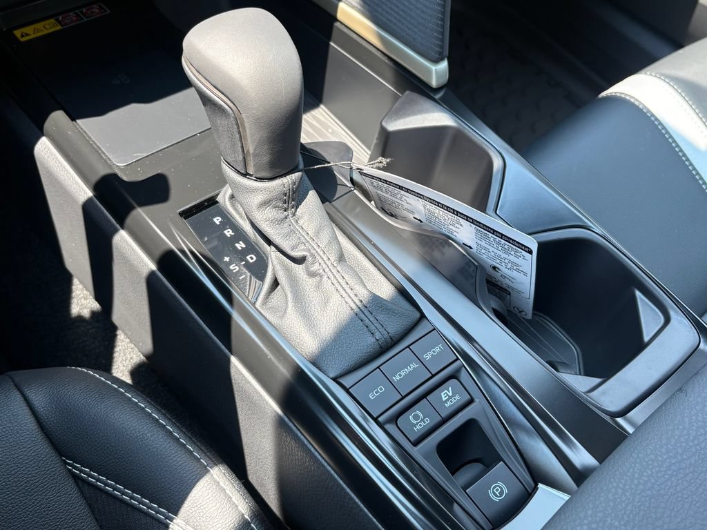 New 2026 Toyota Camry Hybrid FWD image 32