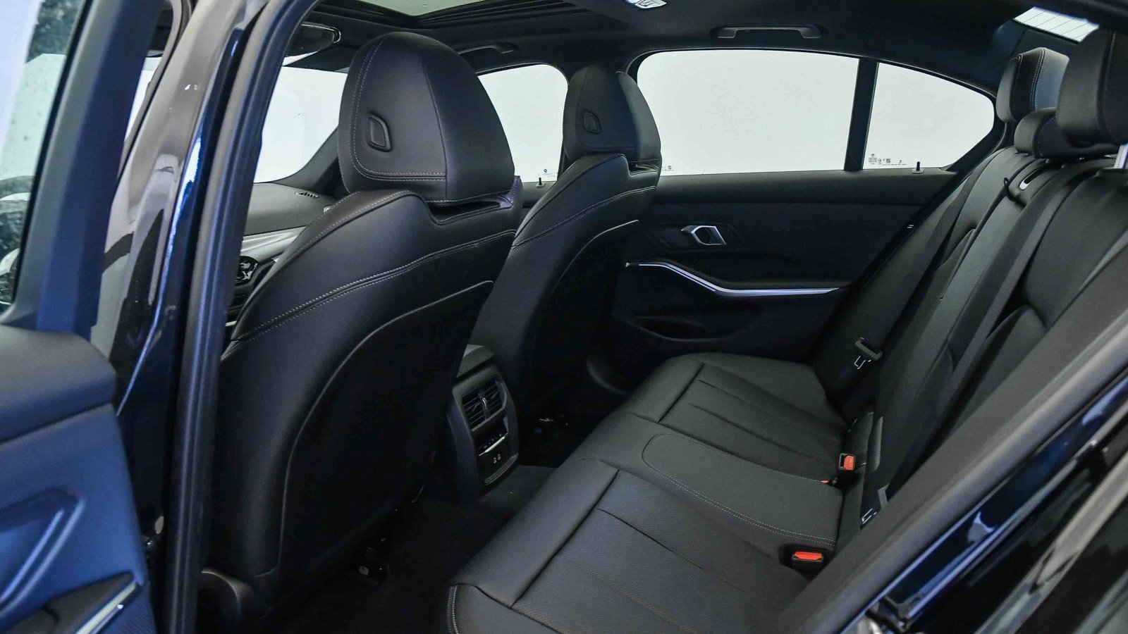 New 2026 BMW 330i Sedan w/ M Sport Package image 22