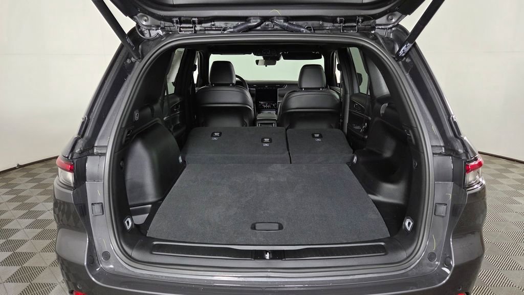 New 2025 Jeep Grand Cherokee Limited w/ Black Appearance Package image 11