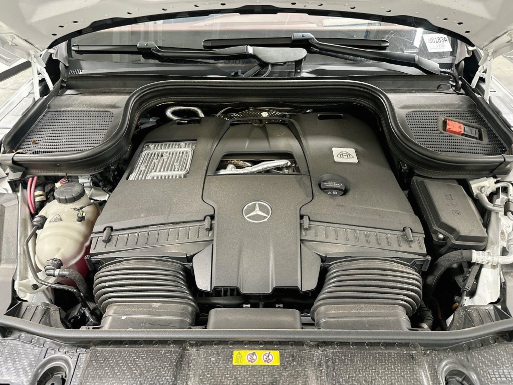 Used 2025 Mercedes-Benz Maybach GLS 600 4MATIC image 32