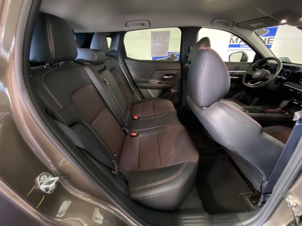 Used 2025 Nissan Kicks SR FWD image 30