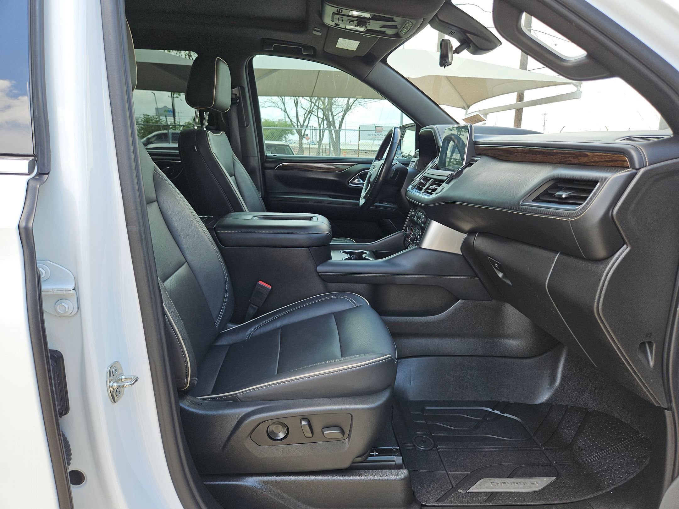 Used 2021 Chevrolet Tahoe Premier w/ Premium Package RWD image 27