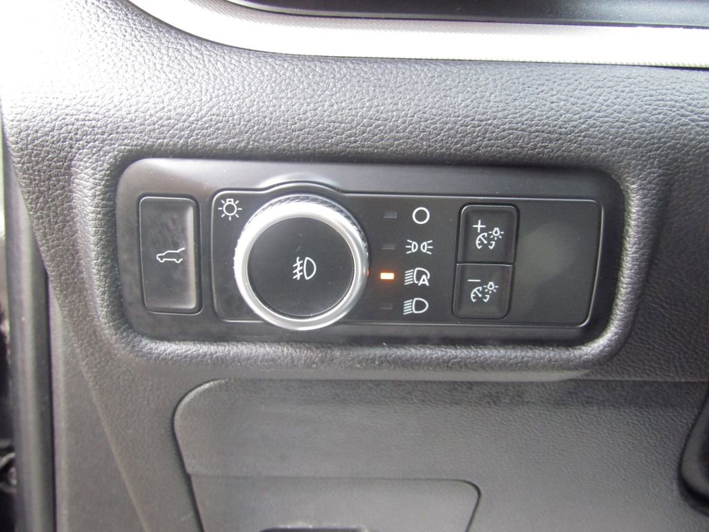 Used 2024 Ford Explorer XLT w/ Equipment Group 202A AWD/4WD image 16