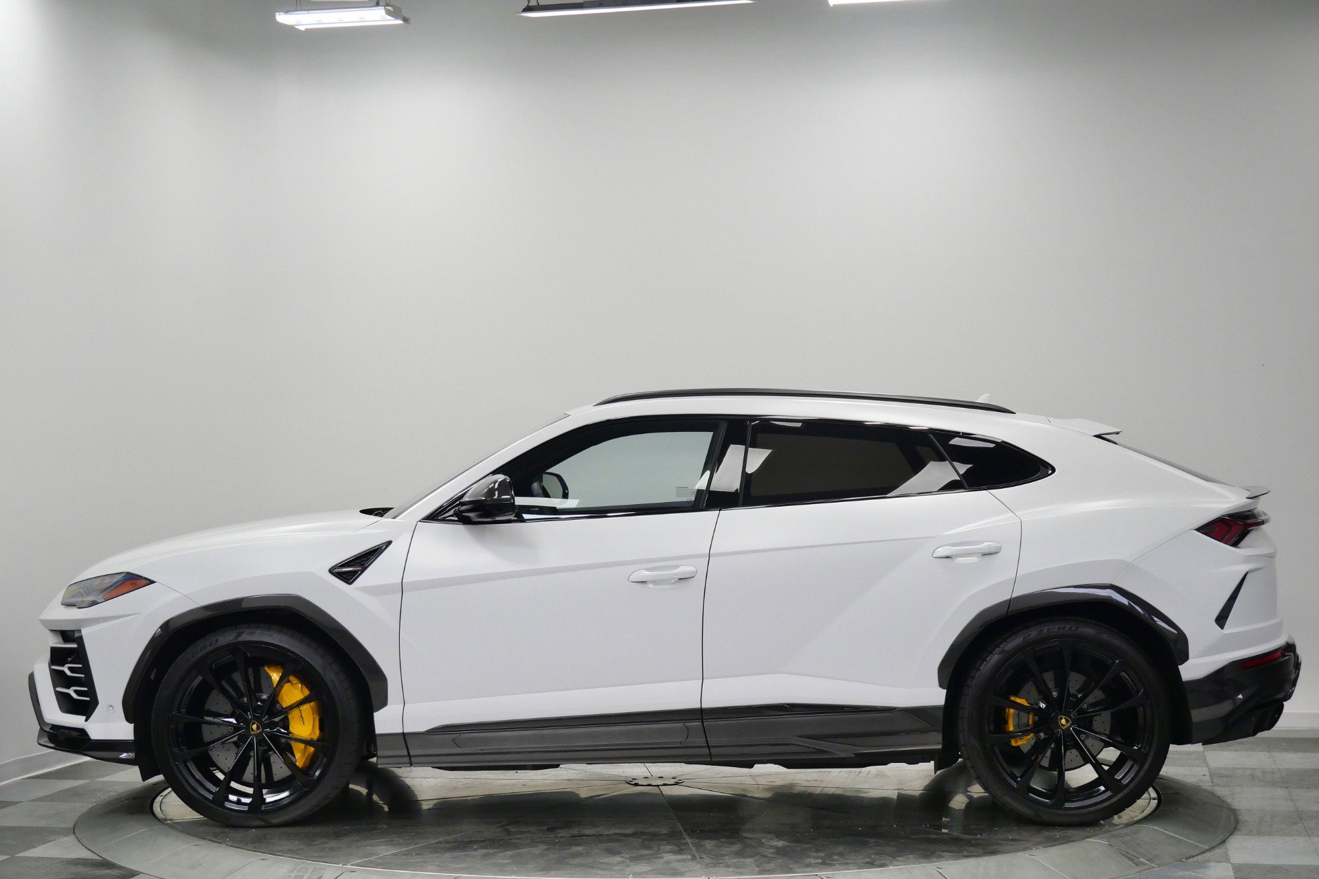 Used 2021 Lamborghini Urus AWD/4WD image 6