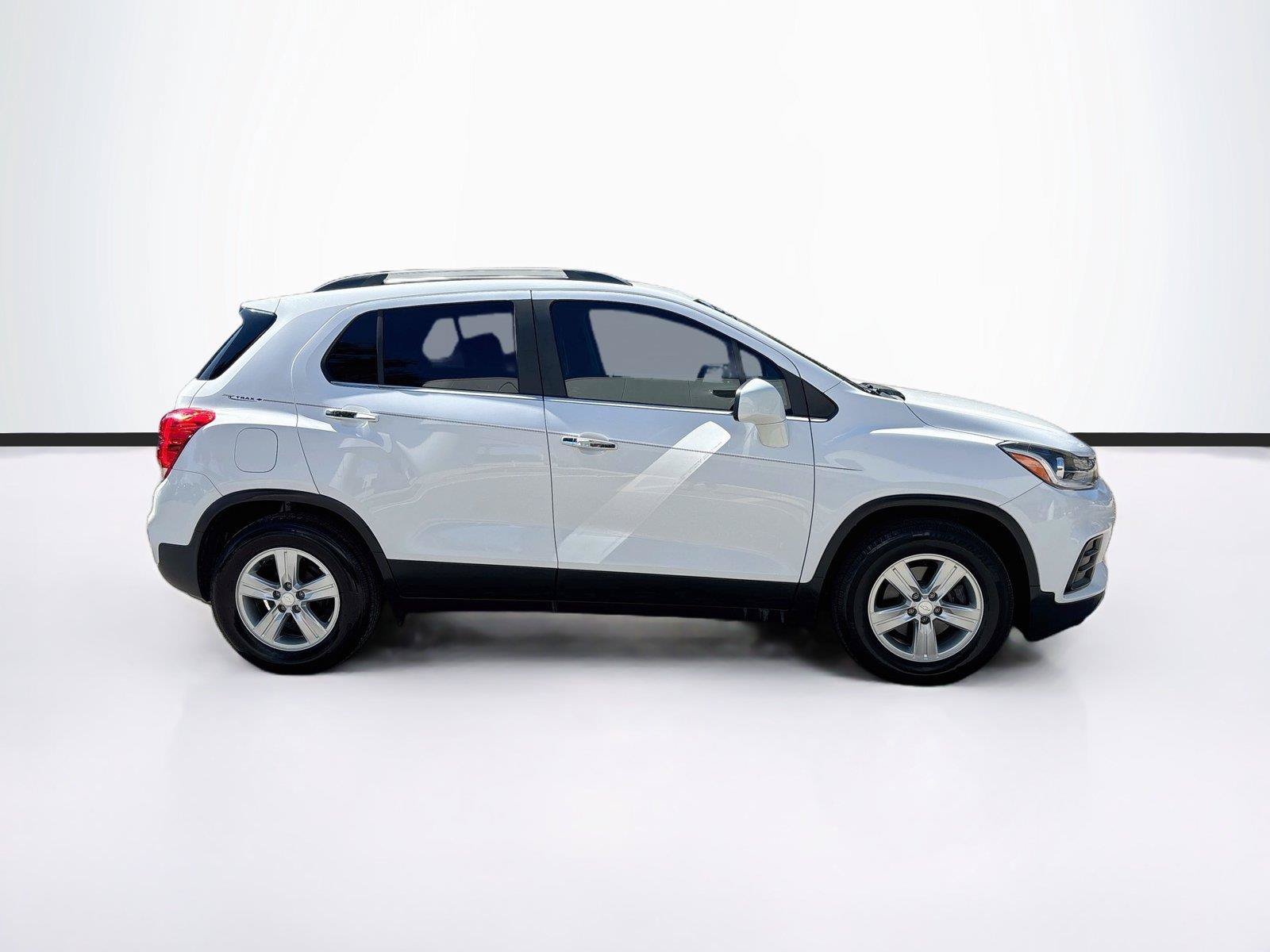 Used 2020 Chevrolet Trax LT w/ Driver Confidence Package FWD image 8