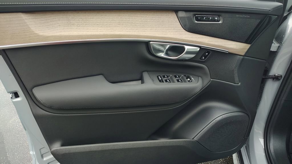 New 2026 Volvo XC90 B6 Plus image 8