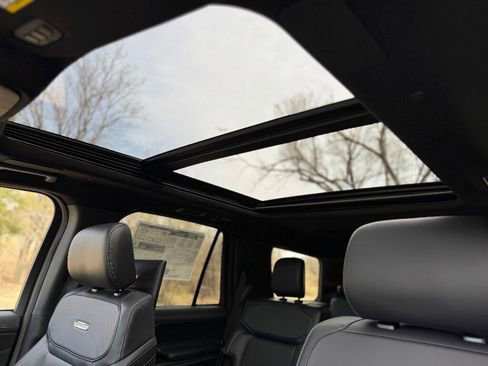 New 2026 Ford Expedition Max Platinum image 9