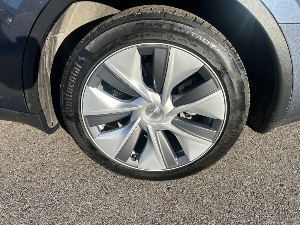 Used 2023 Tesla Model Y Long Range AWD/4WD image 30