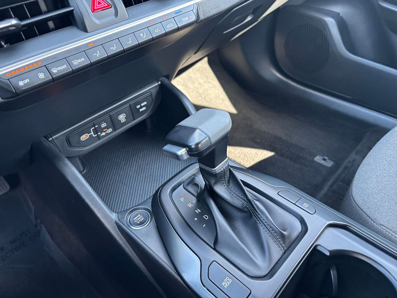 Used 2025 Kia K4 FWD image 40