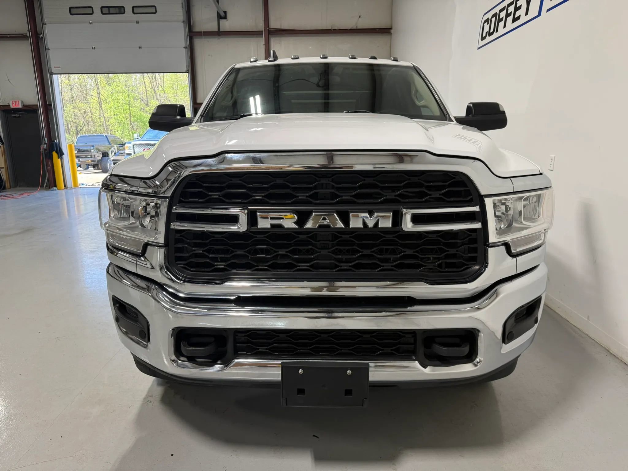 Used 2020 RAM 2500 Tradesman w/ Chrome Appearance Group AWD/4WD image 9