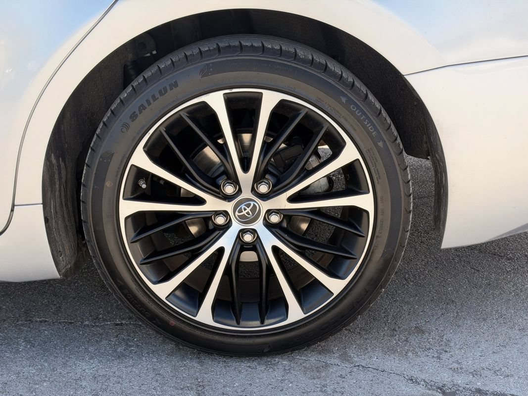 Used 2018 Toyota Camry SE w/ Moonroof Package FWD image 27
