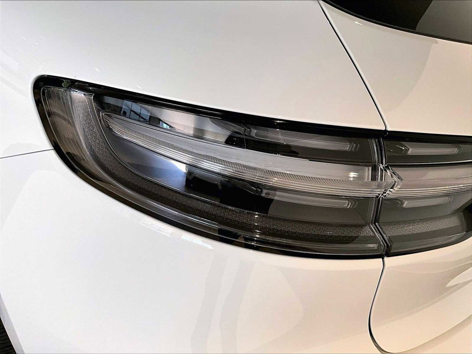 Used 2025 Porsche Macan image 33