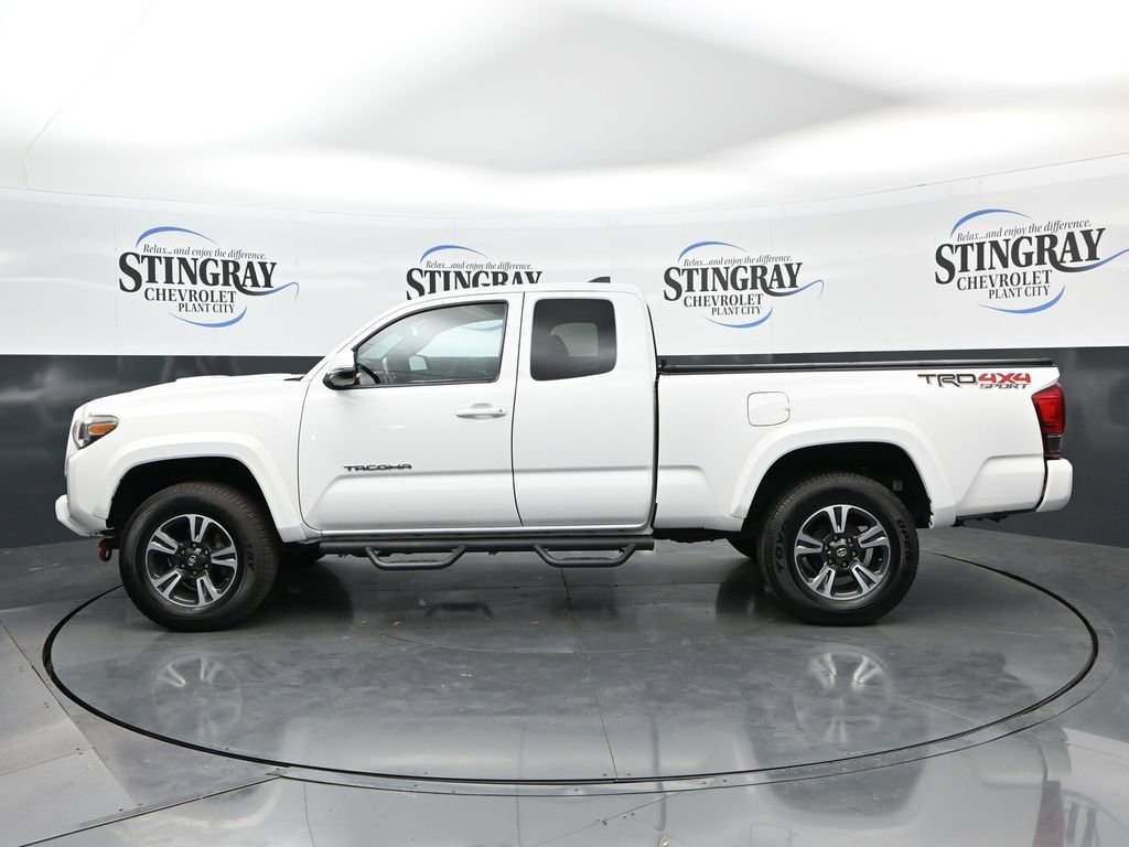 Used 2017 Toyota Tacoma TRD Sport w/ Tow Package (A/T) AWD/4WD image 4