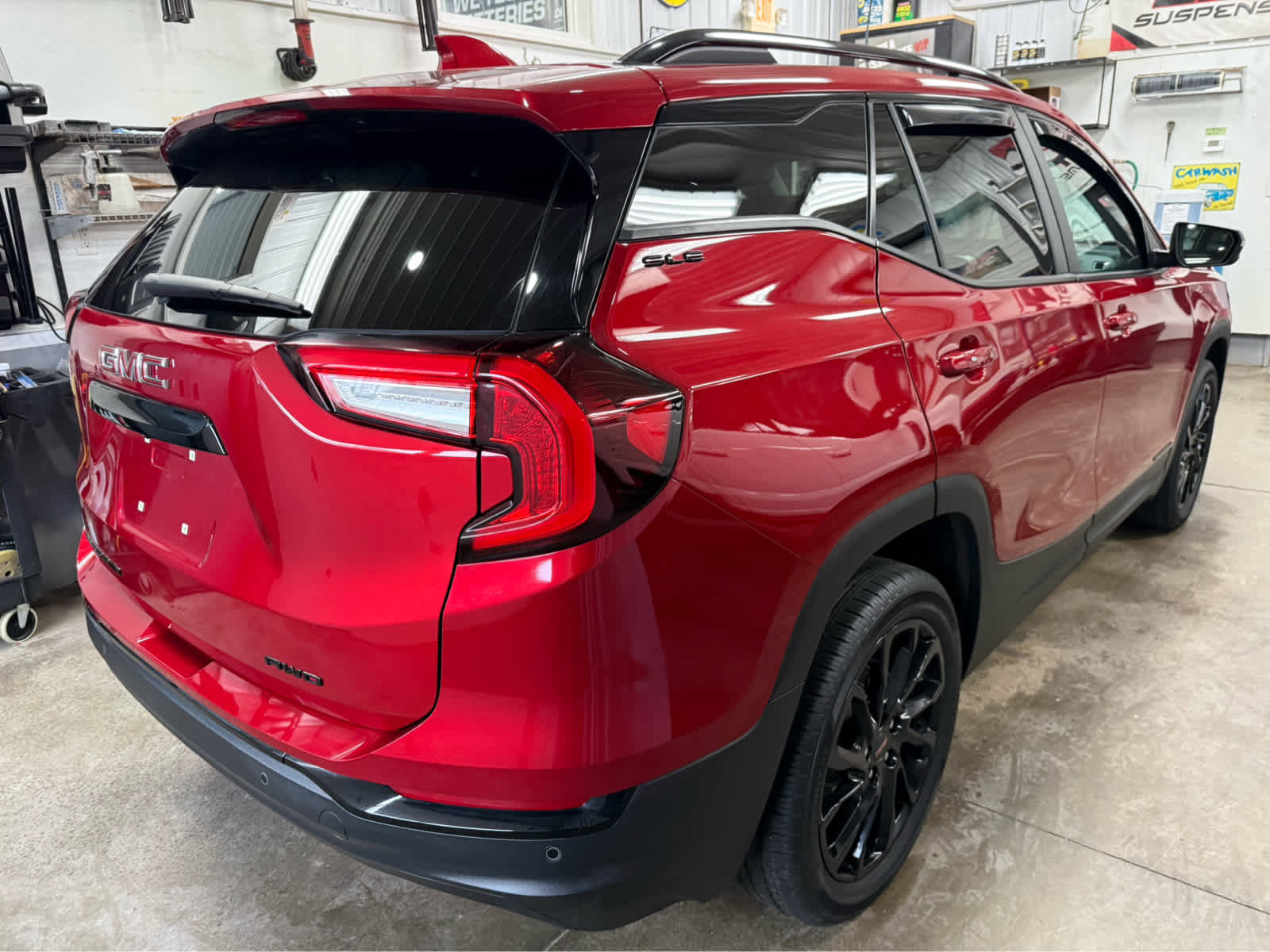 Used 2023 GMC Terrain SLE w/ Elevation Edition AWD/4WD image 6