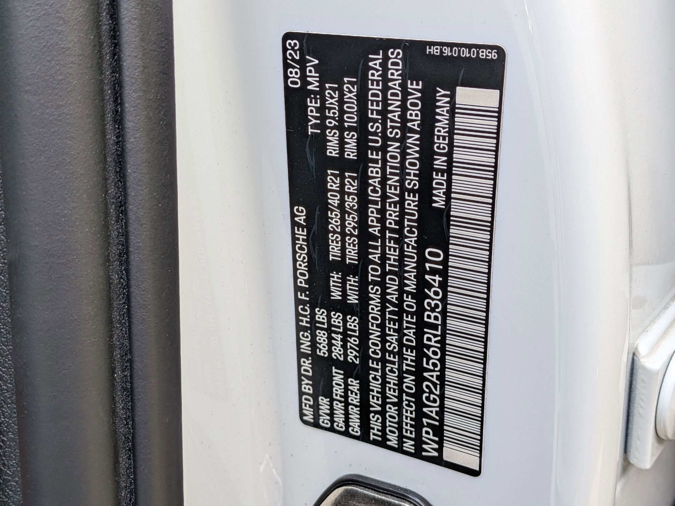 Certified 2024 Porsche Macan S AWD/4WD image 24