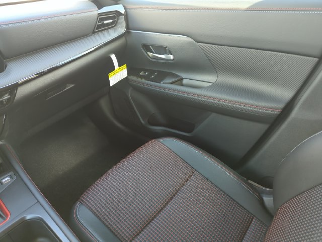 New 2026 Nissan Kicks SR w/ Cold Weather Package FWD image 27