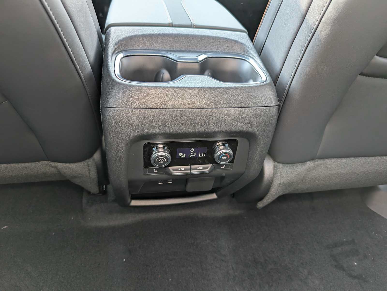 New 2026 GMC Acadia AT4 w/ Luxury Package AWD/4WD image 17