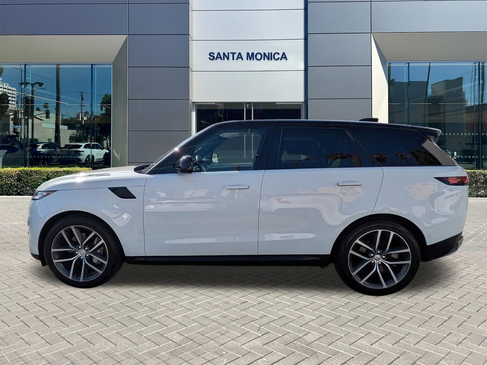 Used 2023 Land Rover Range Rover Sport SE AWD/4WD image 9