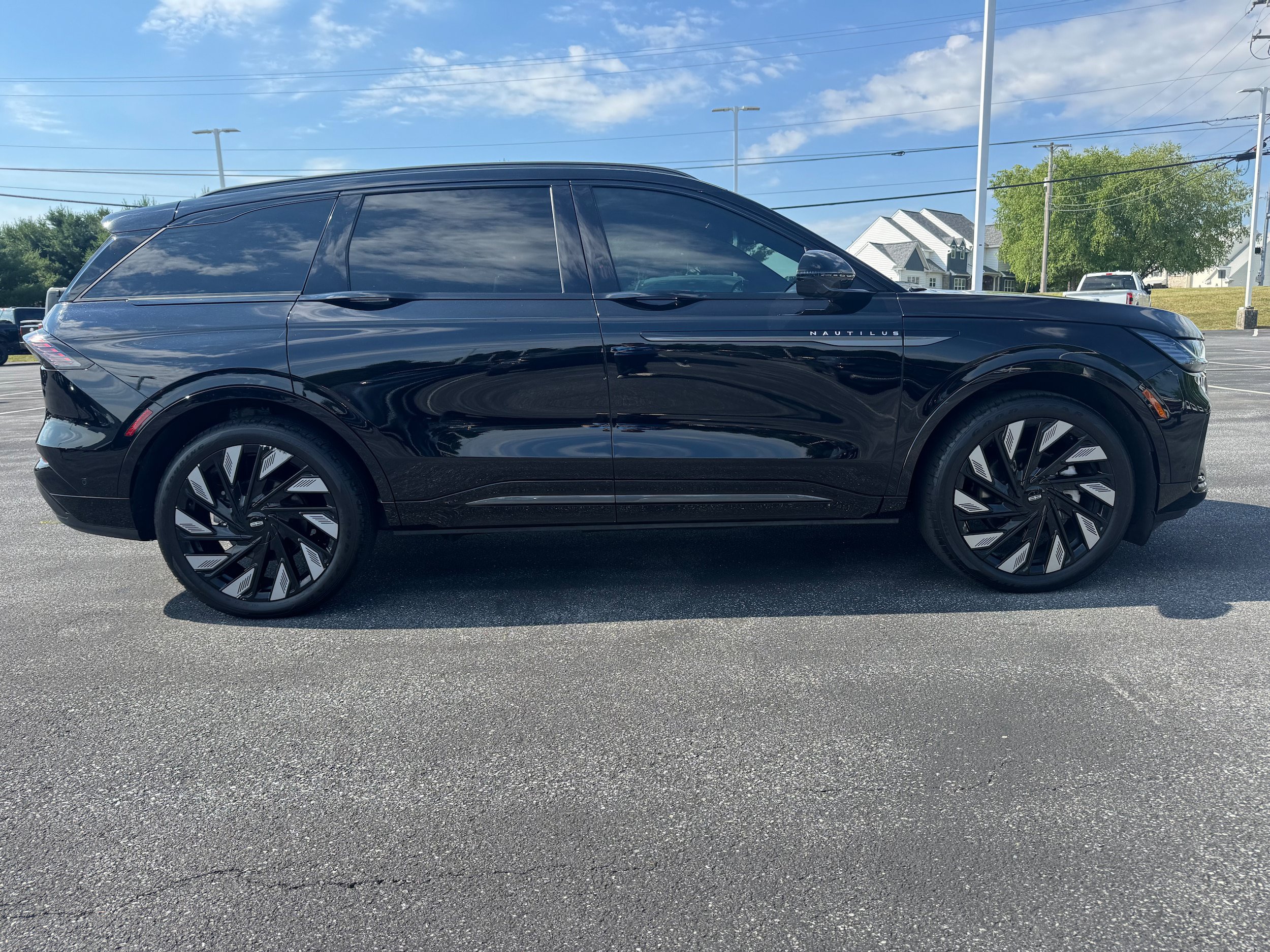 Used 2024 Lincoln Nautilus Reserve w/ Jet Appearance Package (87T) AWD/4WD image 7