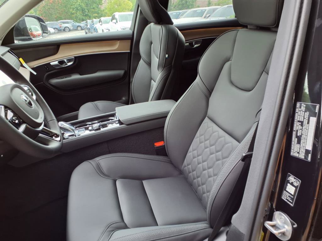 New 2026 Volvo XC90 B6 Plus w/ Protection Package Premier AWD/4WD image 18