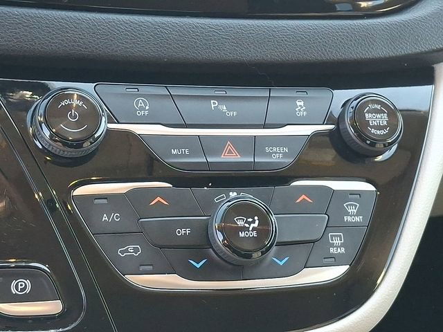 Used 2020 Chrysler Voyager LX w/ Cold Weather Group image 17