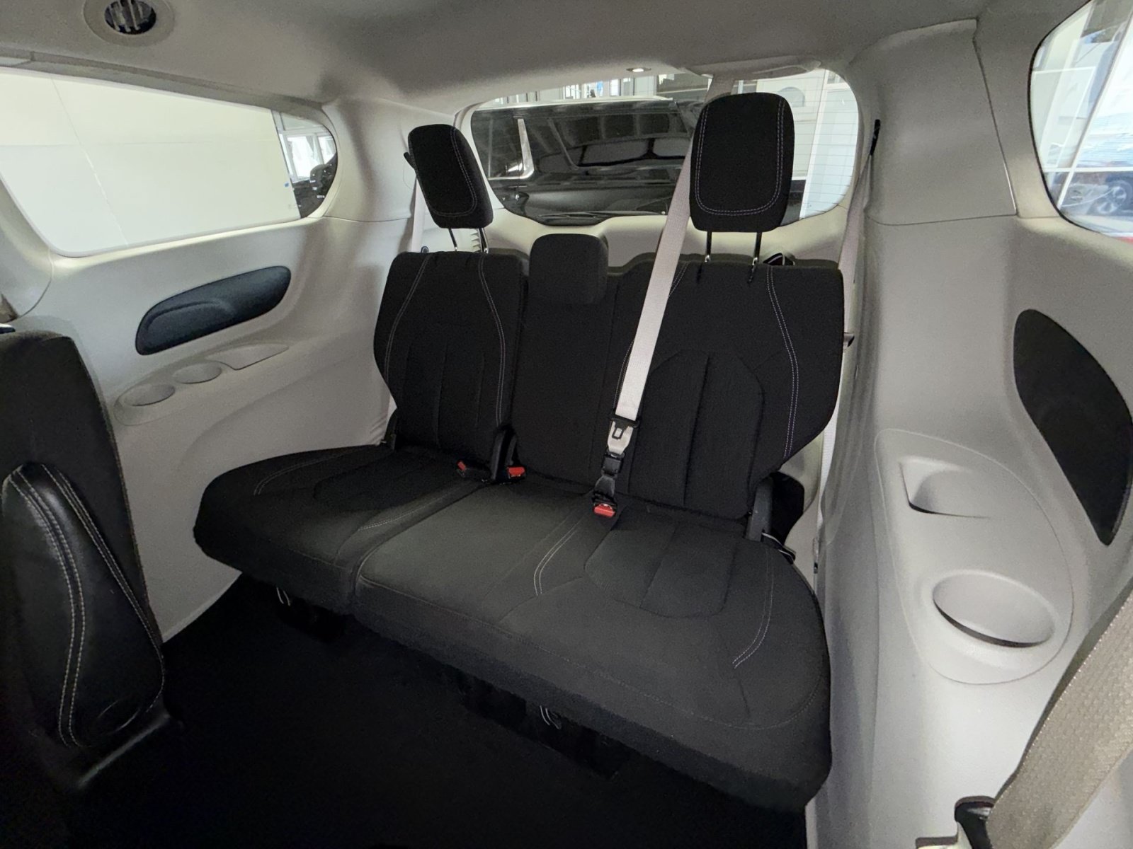 Used 2022 Chrysler Voyager LX FWD image 24