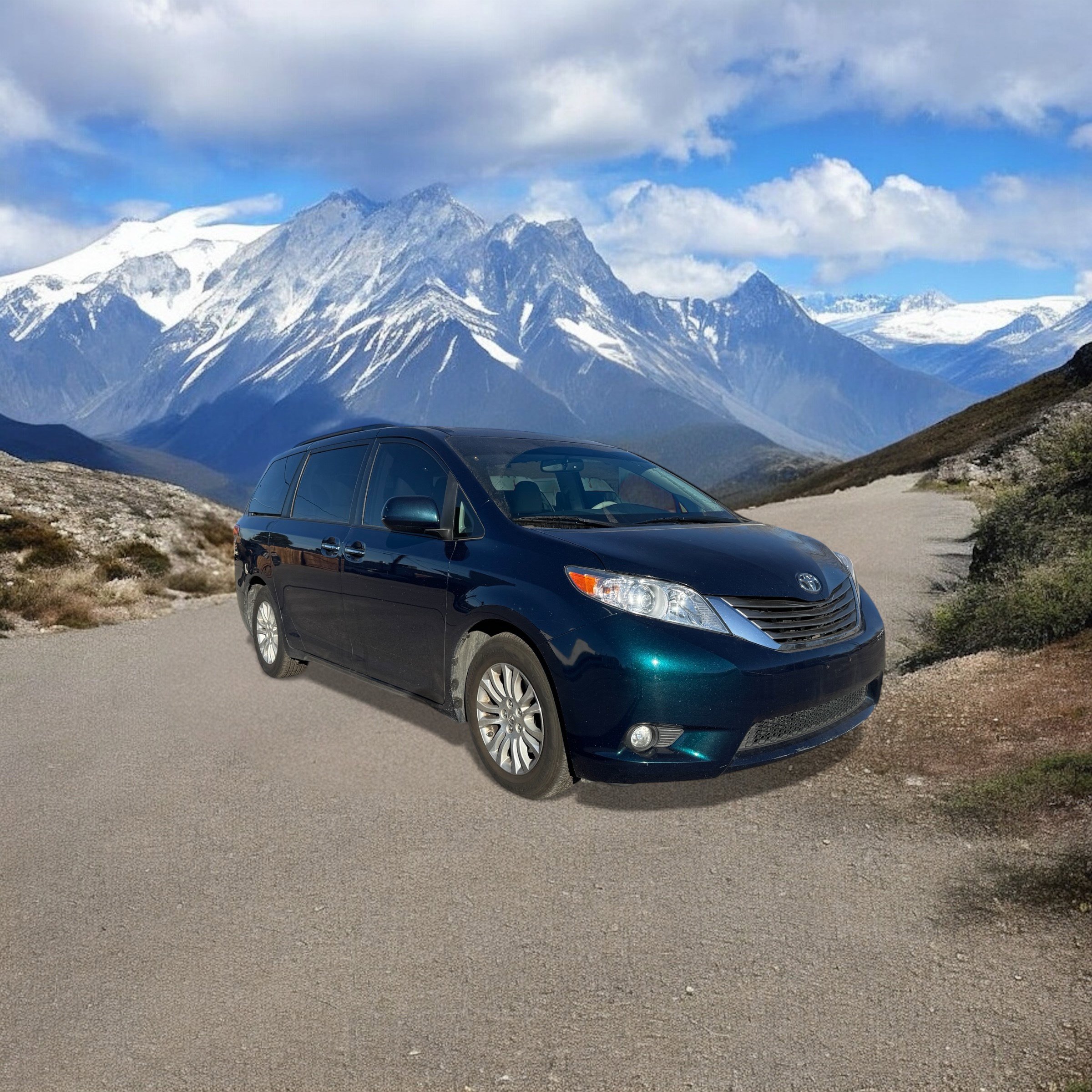 Used 2012 Toyota Sienna XLE image 7