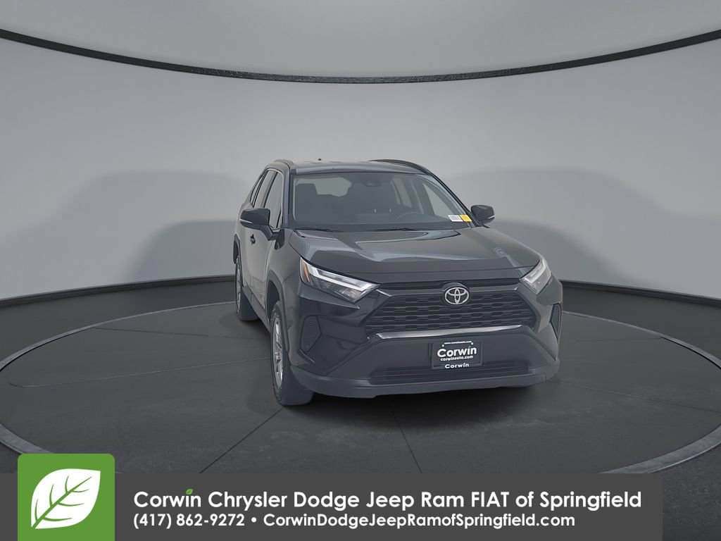 Used 2025 Toyota RAV4 XLE image 4