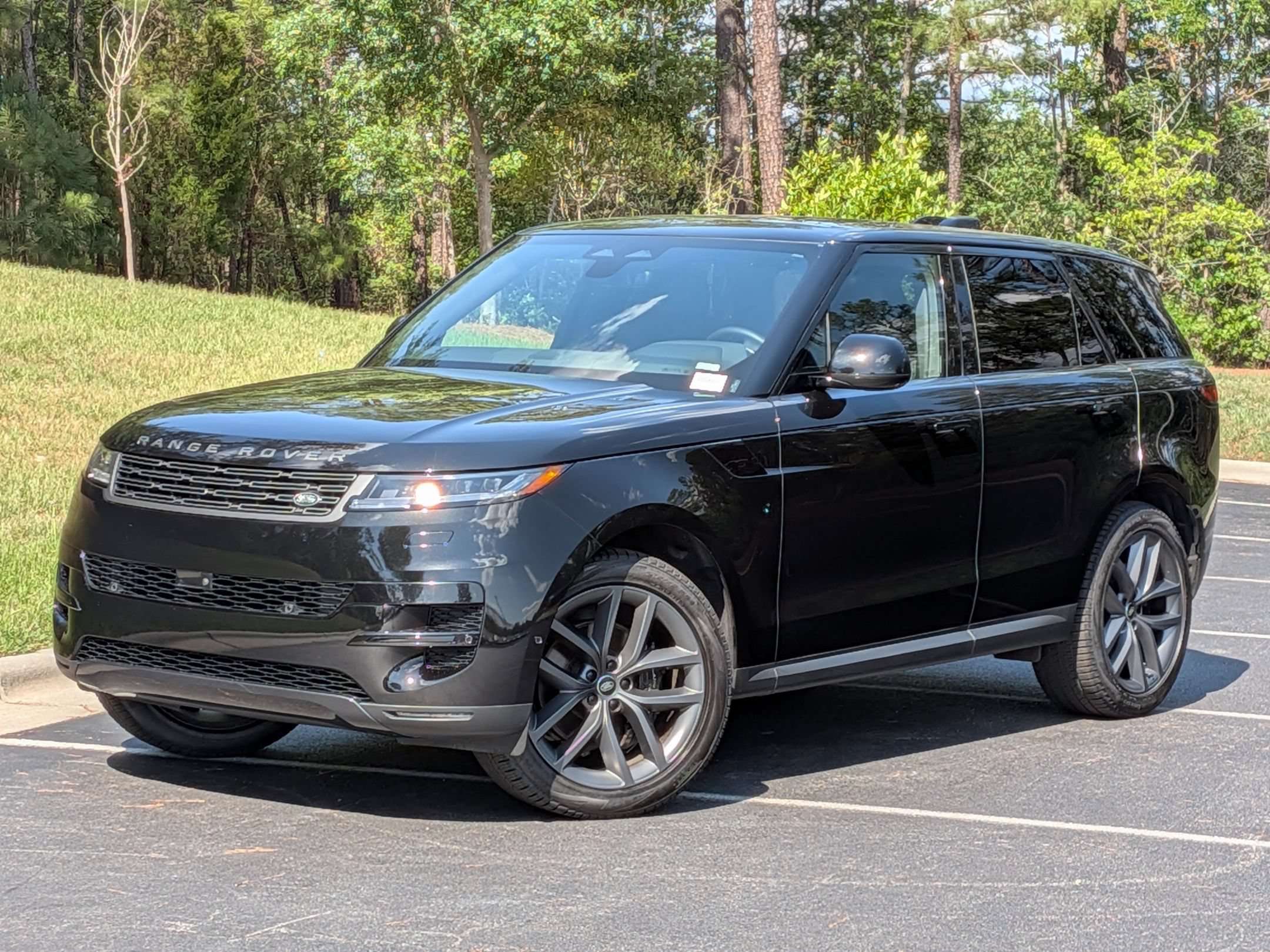 Used 2024 Land Rover Range Rover Sport SE AWD/4WD image 1