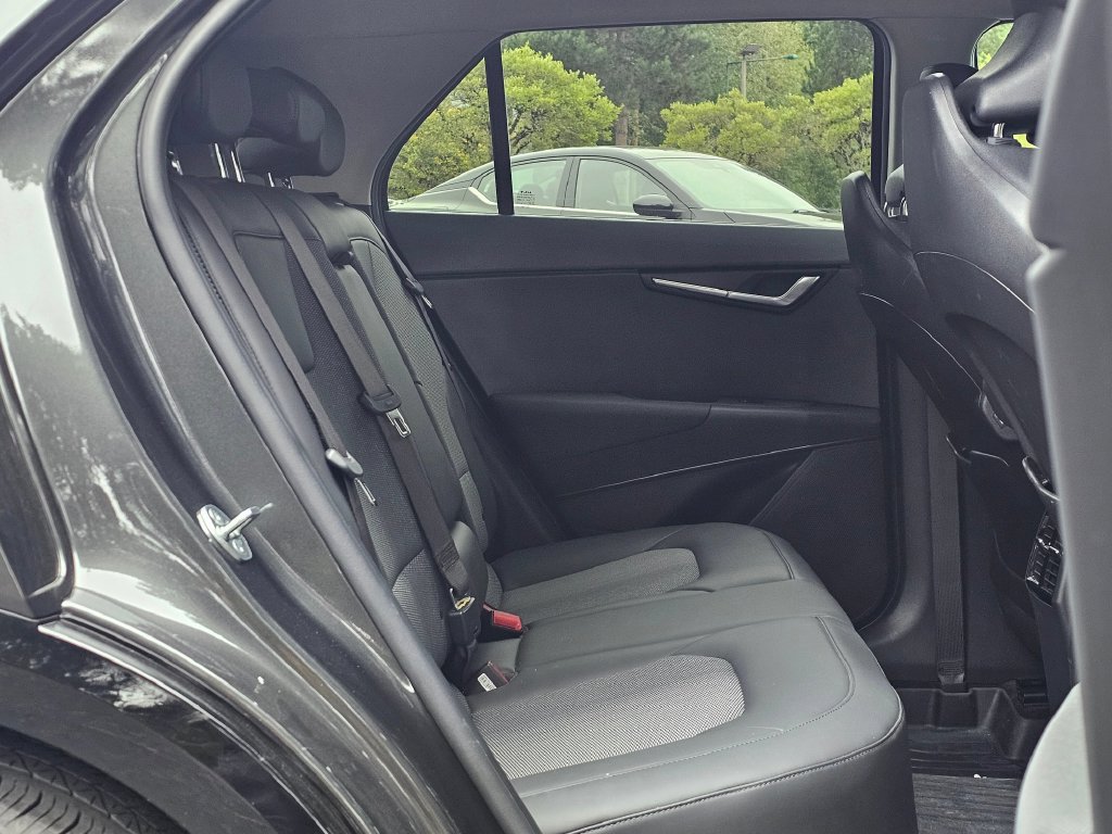 Used 2023 Kia Niro EX Touring FWD image 13