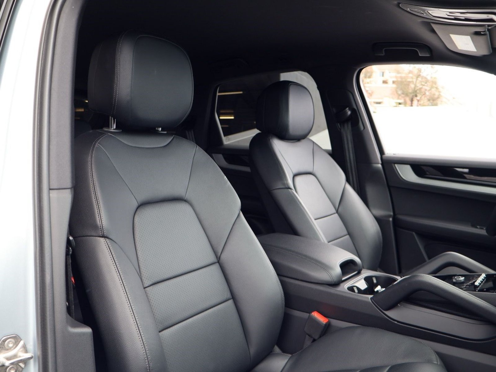 Certified 2025 Porsche Cayenne AWD/4WD image 23
