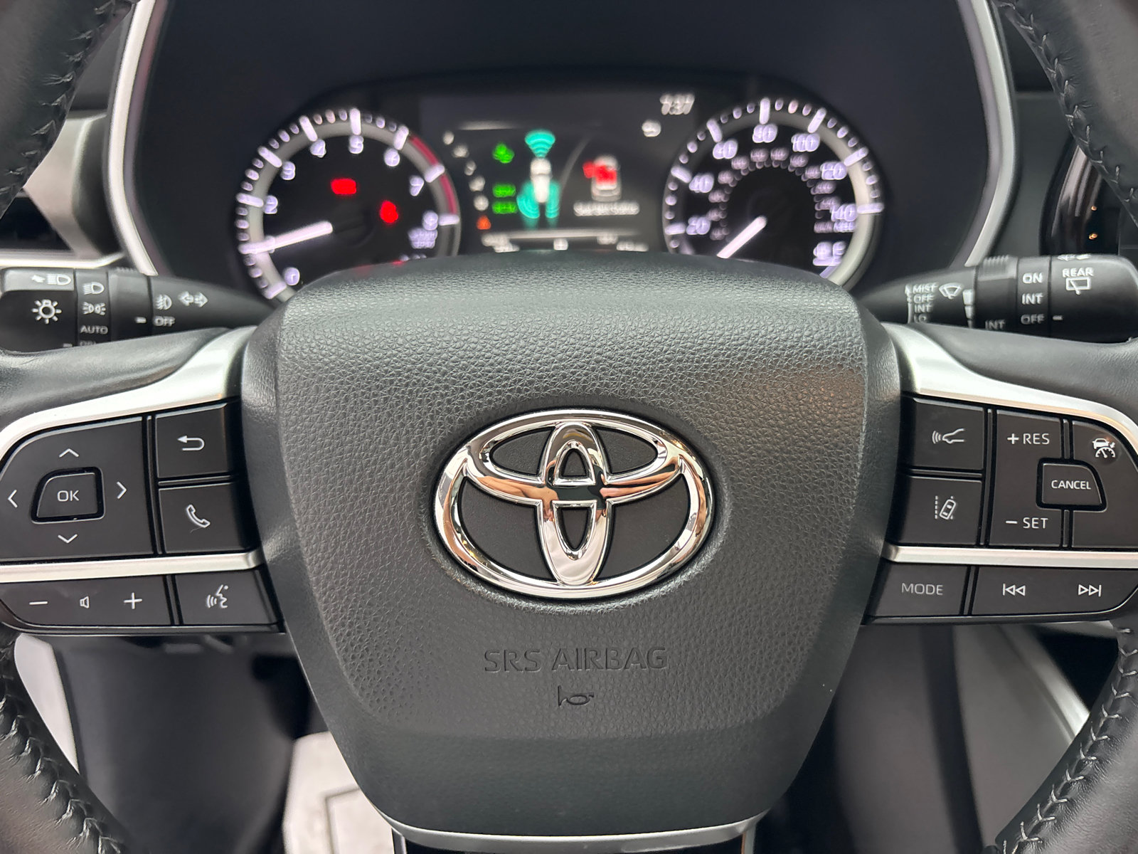 Used 2023 Toyota Highlander XLE AWD/4WD image 16