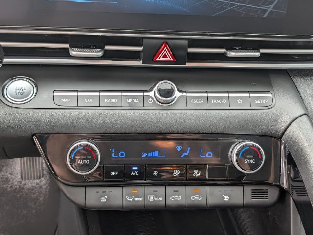Used 2023 Hyundai Elantra SEL w/ Convenience Package FWD image 24
