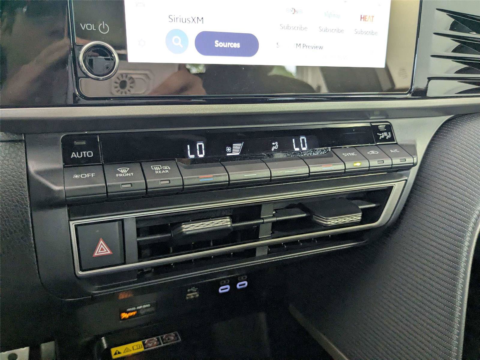Used 2025 Toyota Camry SE FWD image 22