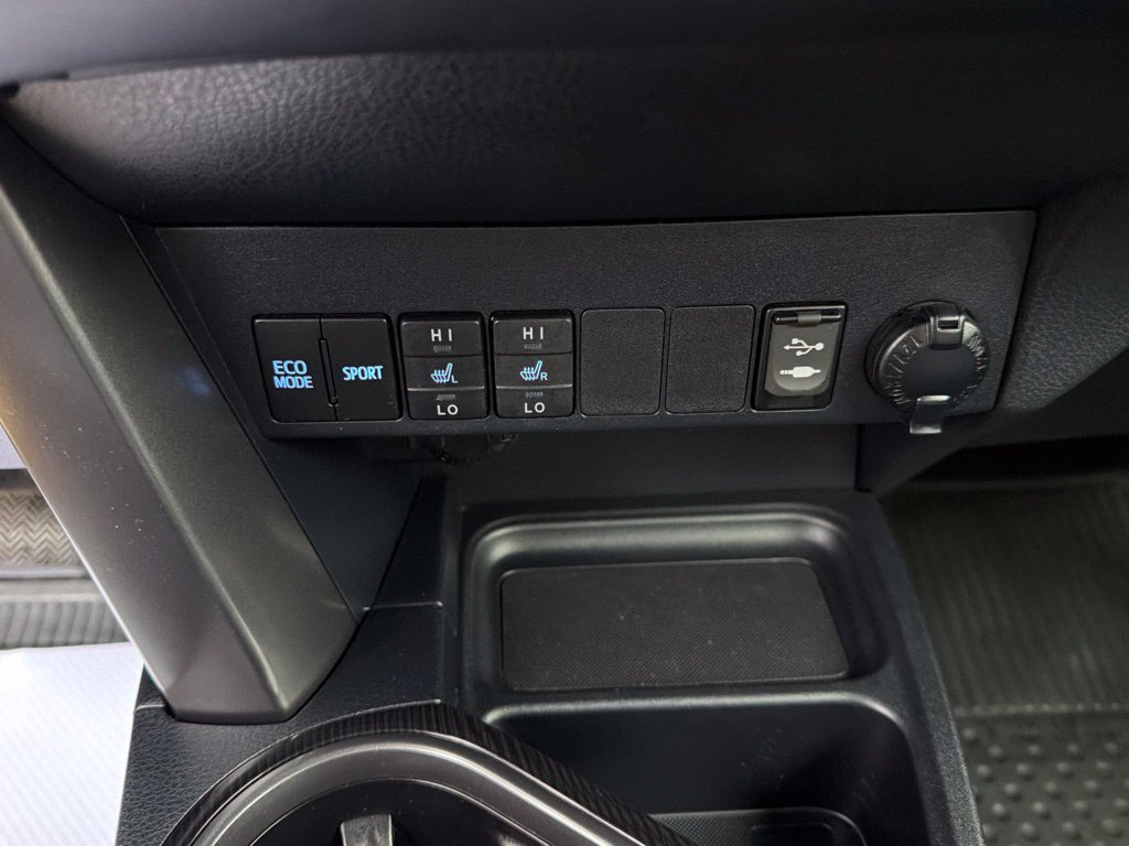 Used 2018 Toyota RAV4 SE w/ All Weather Liner Package AWD/4WD image 19
