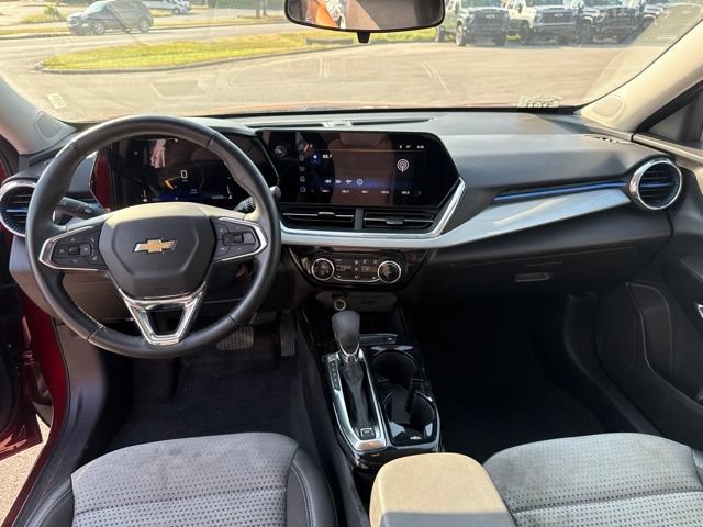 Used 2025 Chevrolet Trax LT w/ LT Convenience Package FWD image 23