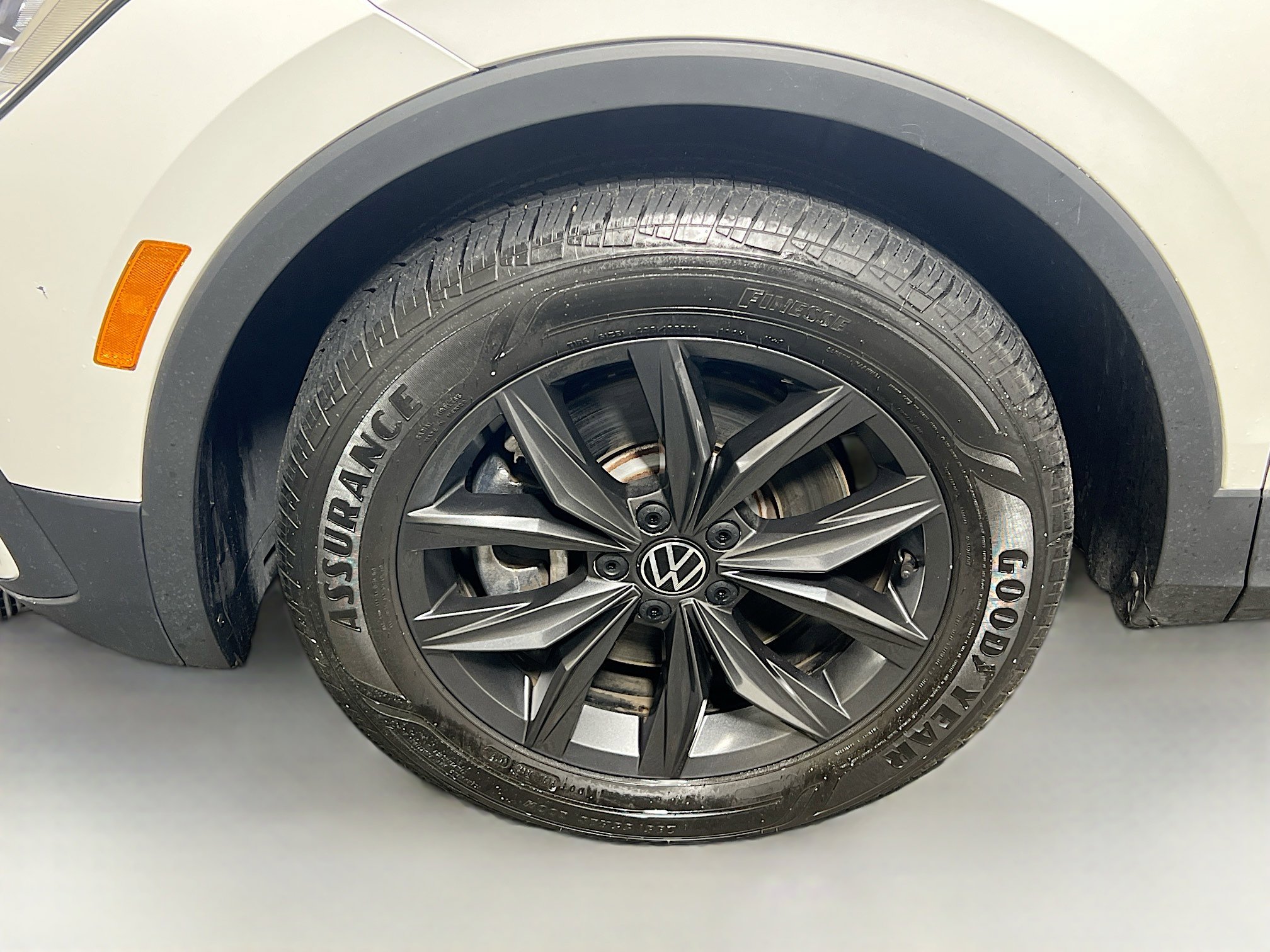 Used 2023 Volkswagen Tiguan SE image 13