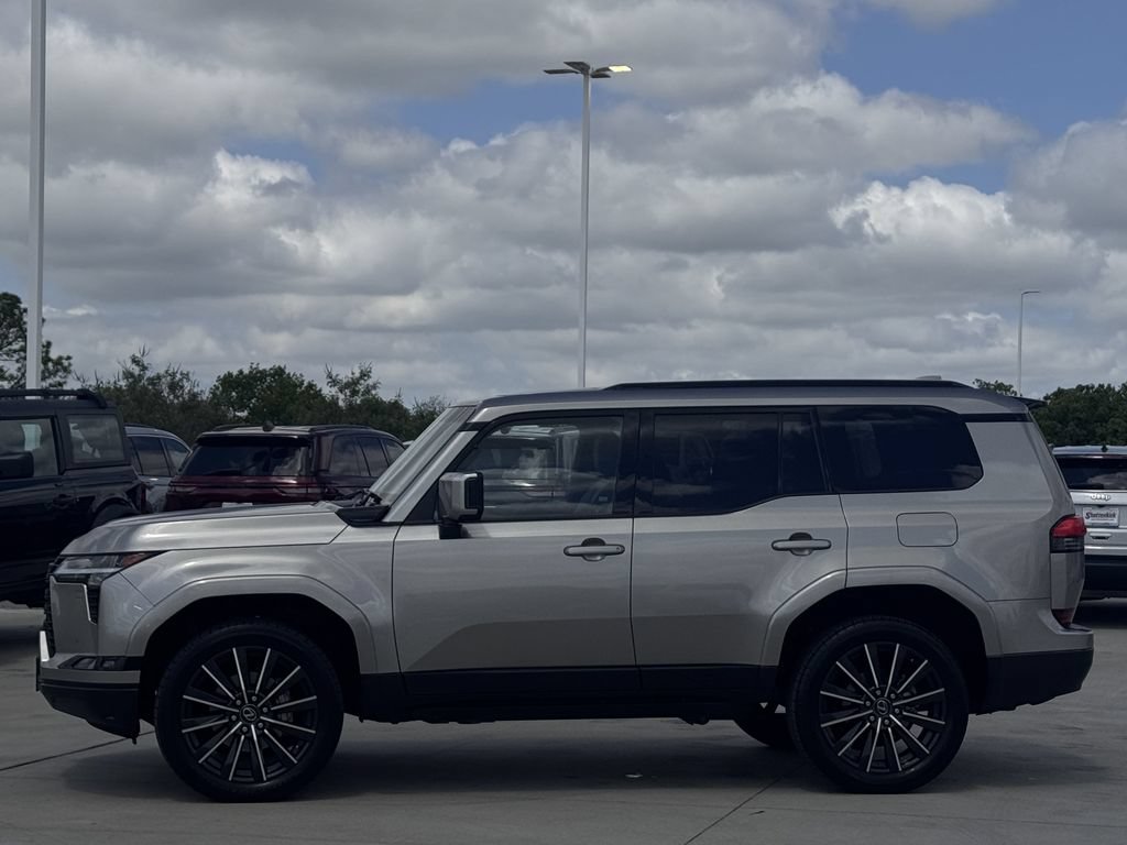 Used 2024 Lexus GX 550 w/ Accessory Package (2T) AWD/4WD image 3