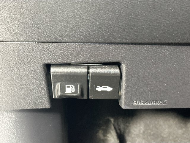Used 2024 Nissan Versa SV FWD image 21