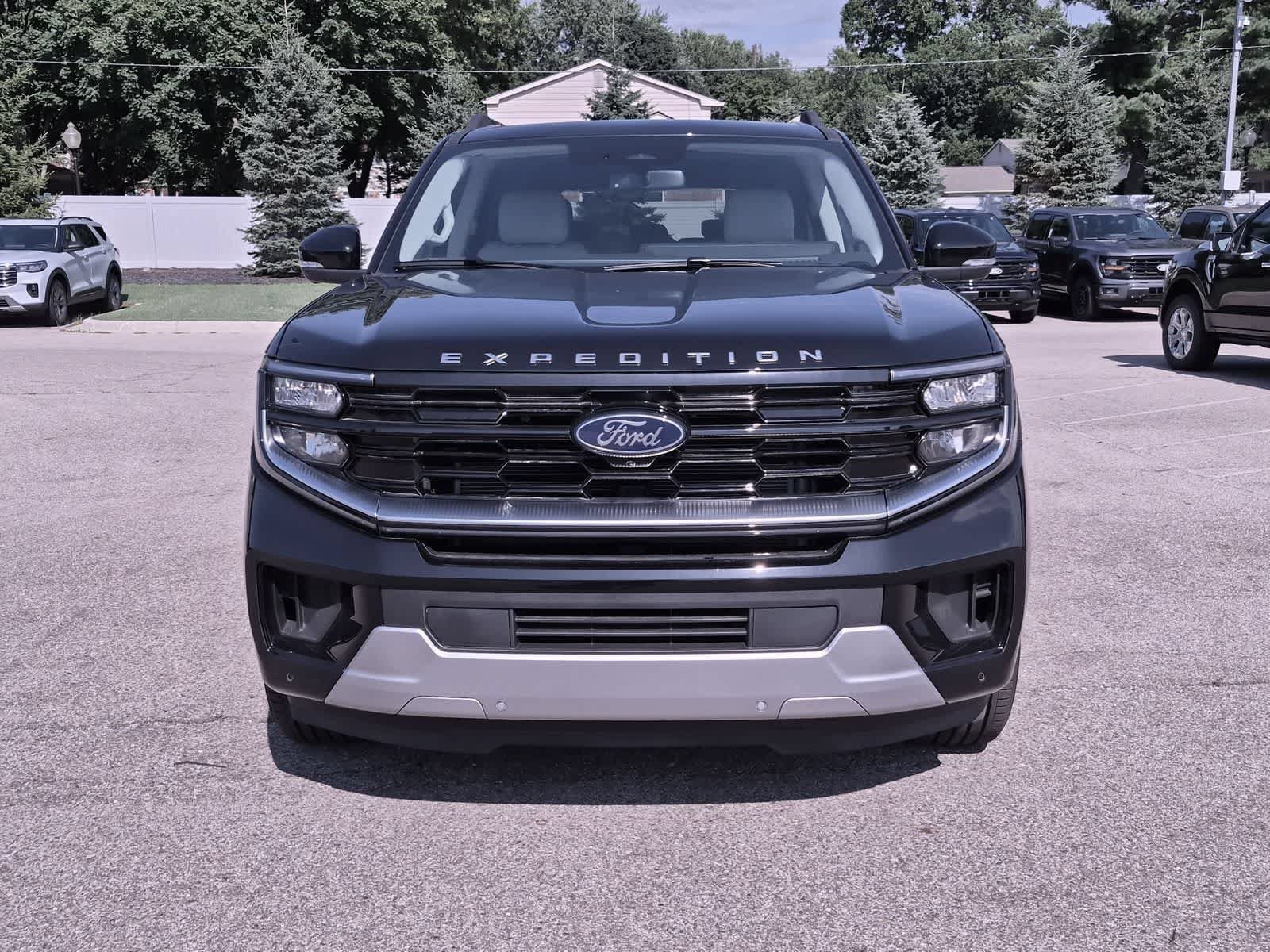 New 2025 Ford Expedition Platinum w/ Platinum Ultimate Package AWD/4WD image 3