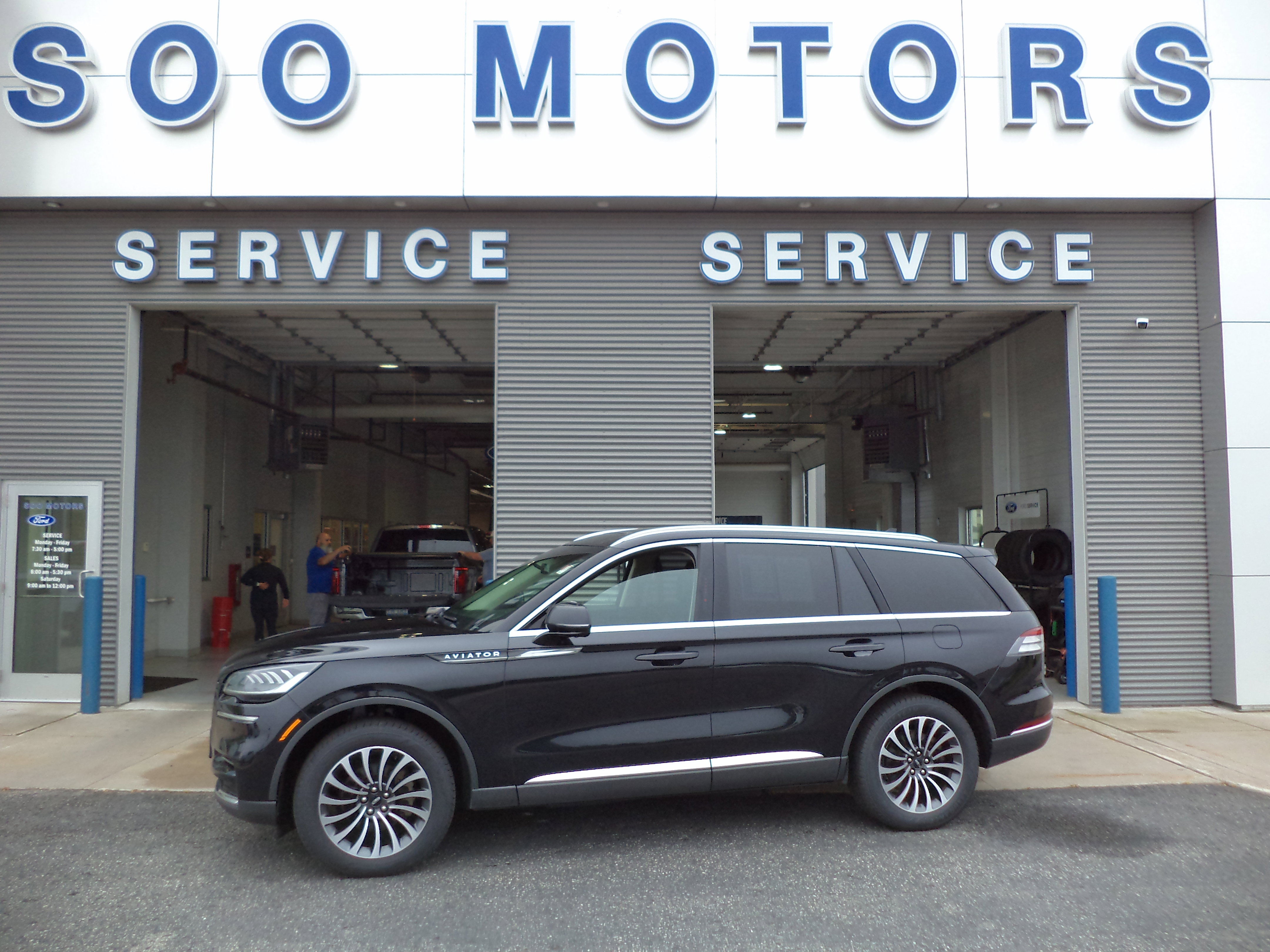 Used 2022 Lincoln Aviator Reserve image 1